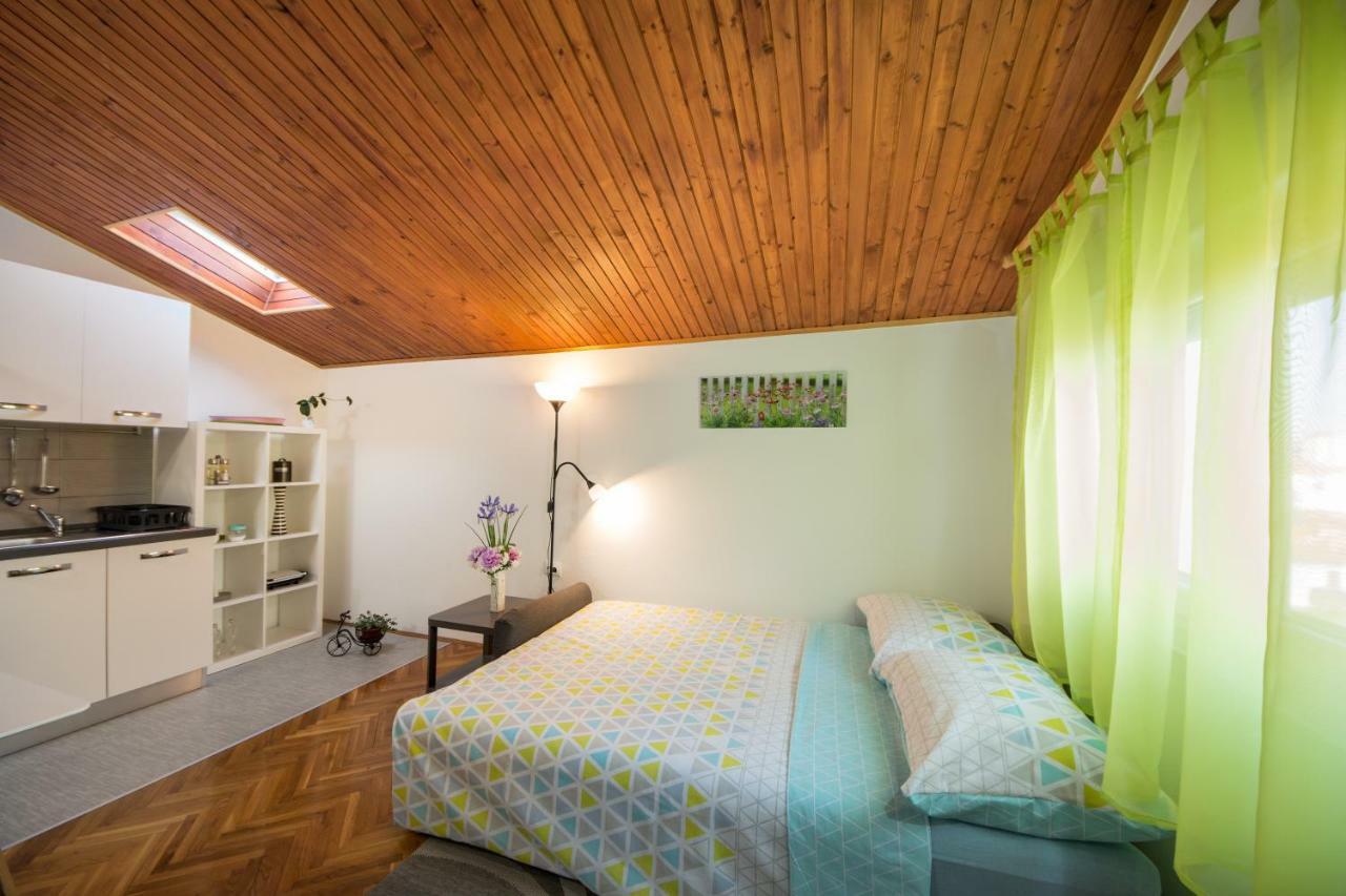 Piccola Pineta Apartman Póla Kültér fotó